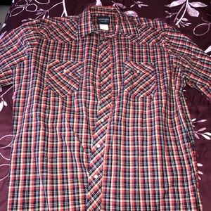 Men’s wrangler button down shirt short sleeve
